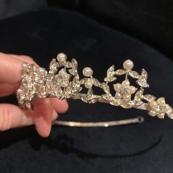 Bridal tiara - Picture 5 of 6